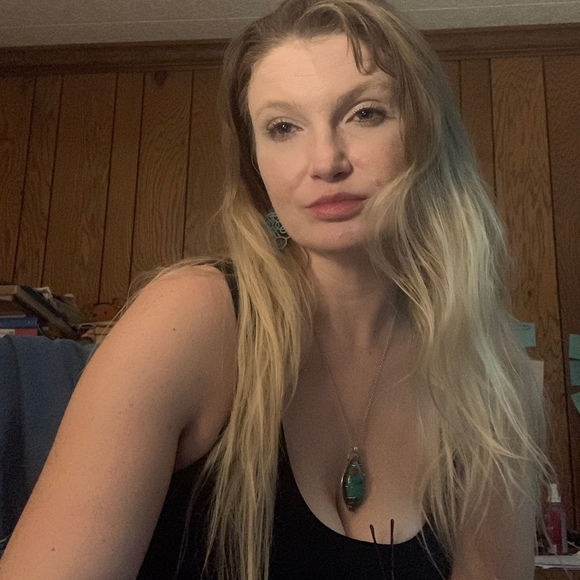 Meet your Posher, Liz - Picture 1 of 1